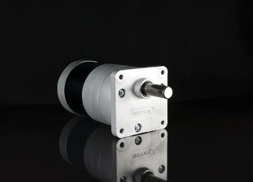 Synchronmotor ROBASE 44 mit Stirnradgetriebe