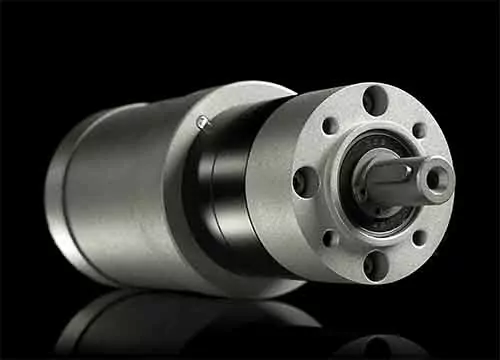 Synchronmotor ROBASE mit Planetengetriebe