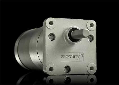 Synchronmotor ROBASE mit Stirnradgetriebe