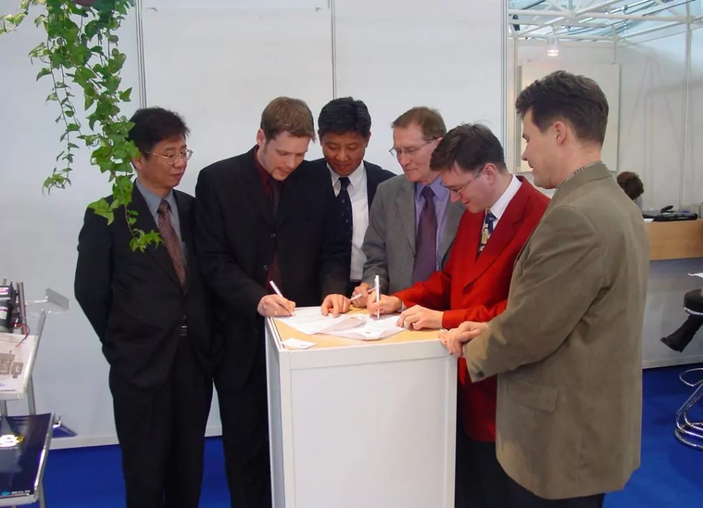 ROTEK Vertragsunterzeichnung SPG auf Hannovermesse 2003