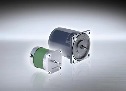 Größenvergleich Energiesparmotor Rosync und Asynchronmotor