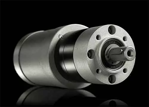 Synchronmotor ROBASE mit Planetengetriebe